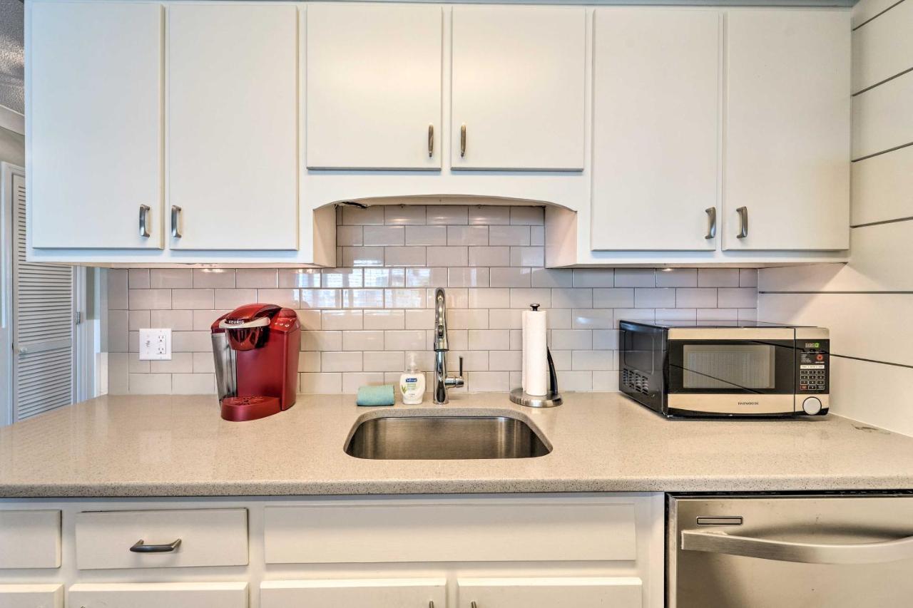 Bright Carolina Beach Condo - Walk To Shore! المظهر الخارجي الصورة